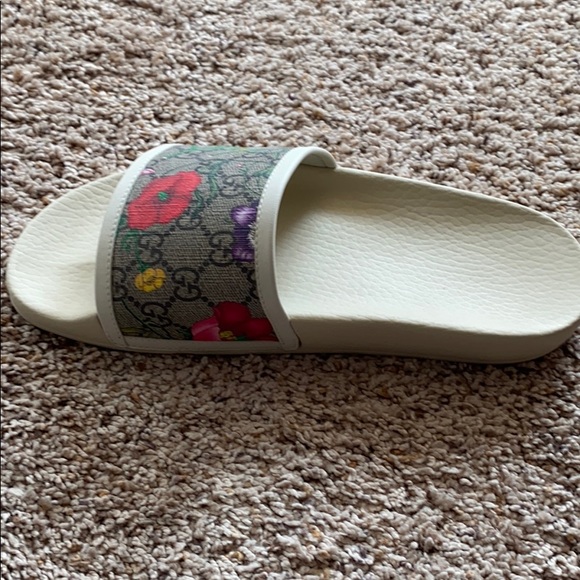 Authentic Gucci slides - Picture 2 of 7